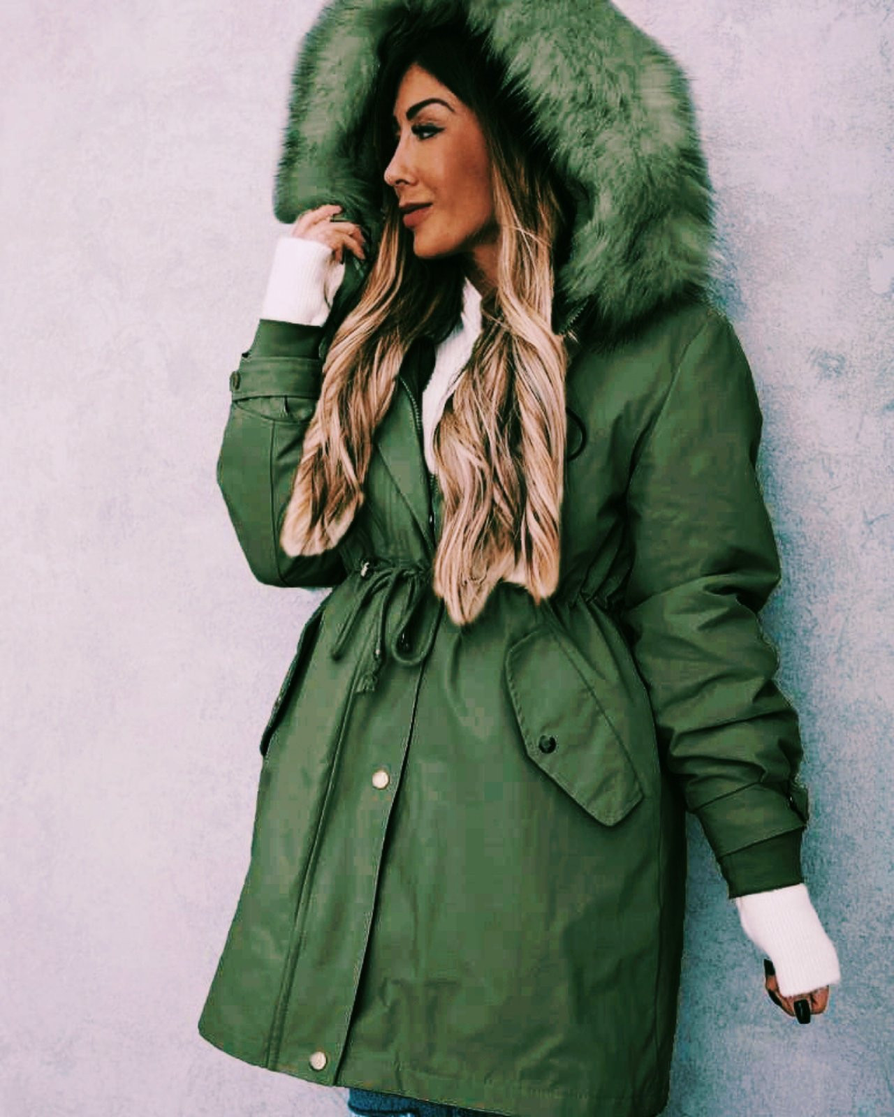 Γυναικείο χοντρό-ζεστό μπουφάν με γούνα στην κουκούλα PKF02 σκούρο πράσινο