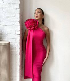 Γυναικείο φόρεμα με λεπτομέρεια λουλούδι T4466 ροζ