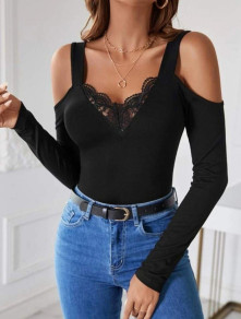 Γυναικεία μπλούζα με ανοιχτούς ώμους και δαντέλα J80054 μαύρη