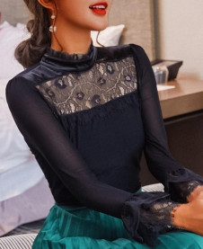 Γυναικεία κομψή μπλούζα με δαντέλα M1854 μαύρη