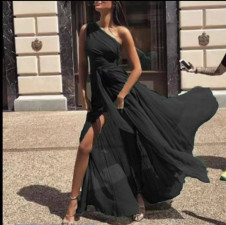 Γυναικείο αεράτο φόρεμα με ένα ώμο 216142 μαύρο