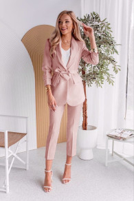 Γυναικείο σετ σακάκι με ζώνη και παντελόνι K8738 ροζ