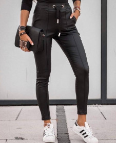 Γυναικείο δερμάτινο παντελόνι K99950 μαύρο