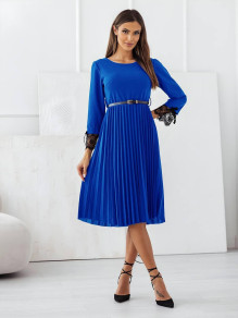 Γυναικείο φόρεμα κάτω από το  γόνατο με έμφαση από δαντέλα A1315 μπλε