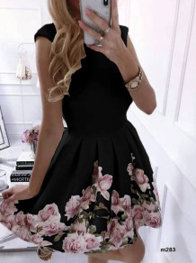 Γυναικείο φόρεμα με φλοράλ print 2699 μαύρο 